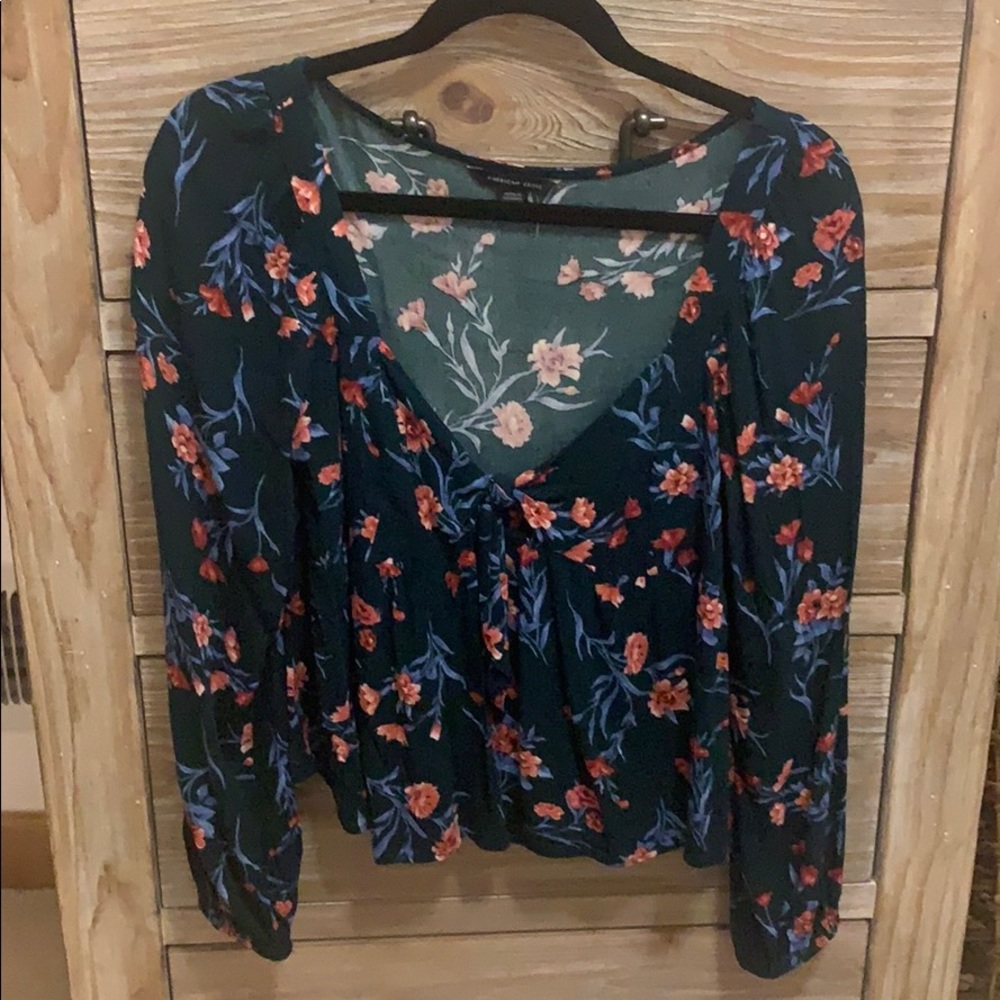 ✨3 FOR $15✨American Eagle Green Floral Tie Blouse